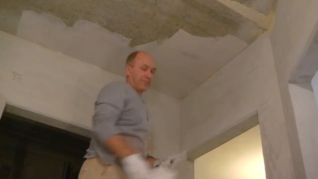 Как шпаклевать бетонный потолок под покраску смотреть онлайн