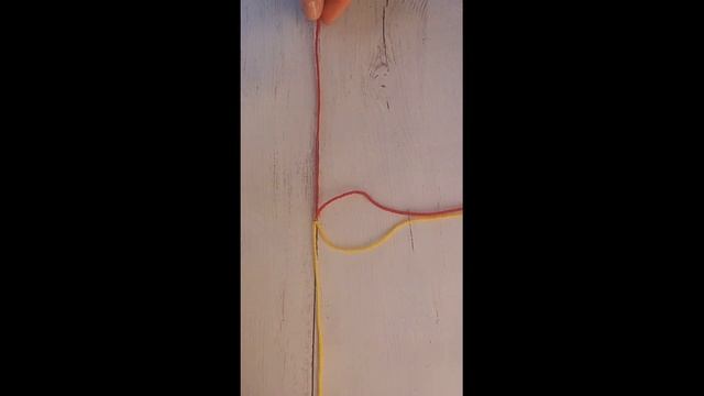 КАК СОЕДИНИТЬ НИТЬ ПРИ ВЯЗАНИИ ПРОСТО И ЛЕГКО / Прочное и незаметное соединение нити / Вязание смотреть онлайн