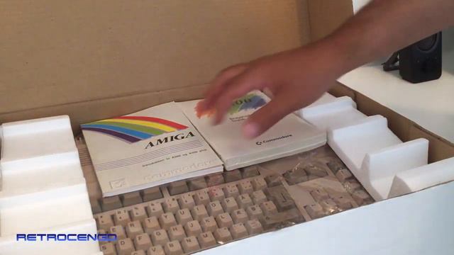 Unboxing "NEW" Commodore Amiga 500 смотреть онлайн