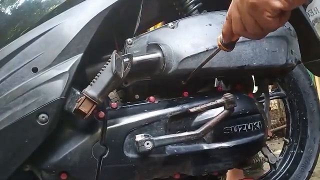 EASY WAY TO CHANGE OIL & OIL FILTER, SUZUKI ADDRESS смотреть онлайн