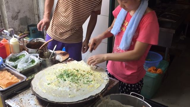 Chinese Street Food - Chinese Pancakes - Jian Bing (煎饼) / Street Chef смотреть онлайн