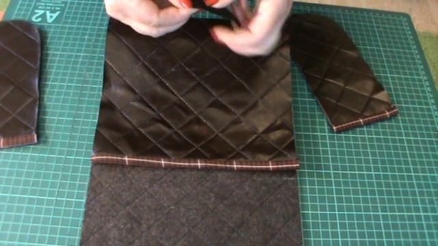 Шью сумку-чехол для бинокля из искусственной кожи на обычной ручной машинке. Всё возможно, пробуйте смотреть онлайн
