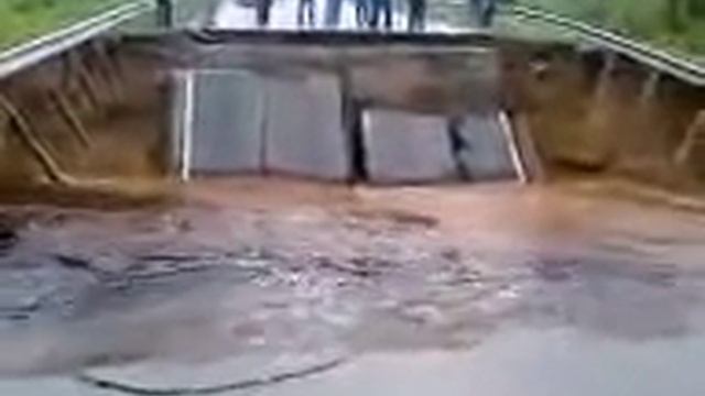 Обрушение дороги Тюмень - Ханты-Мансийск 447-й километр смотреть онлайн