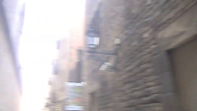Узкие улицы центра Барселоны смотреть онлайн