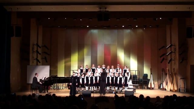 Ave Maria. Исполняет Младший хор "ДШИ им. Ф. Шуберта", солистка- Галина Семченко смотреть онлайн