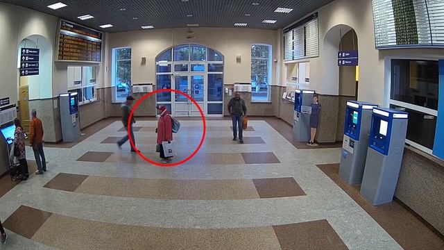 Внимание! Милиция разыскивает женщину, которая забрала забытый телефон смотреть онлайн