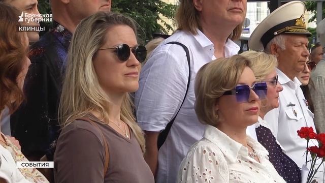 В Клинцах Брянской области установили бюст патриота России Василия Ланового смотреть онлайн