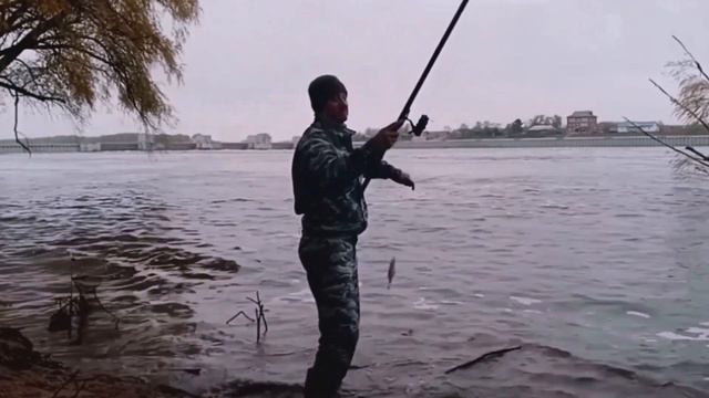 ВЕСЕННЯЯ РЫБАЛКА НА ПОПЛАВОЧНУЮ УДОЧКУ смотреть онлайн