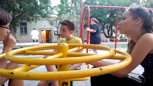 Дом 3. Съёмочная площадка во дворе смотреть онлайн