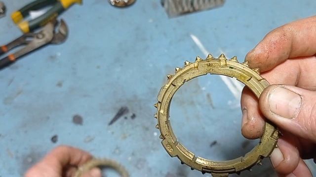 Хруст при переключении передачи. Почему хрустит вторая передача смотреть онлайн