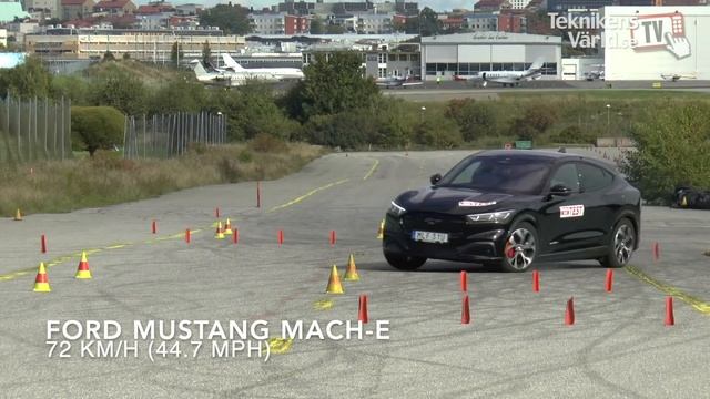 Ford Mustang Mach-E fails the Moose Test смотреть онлайн