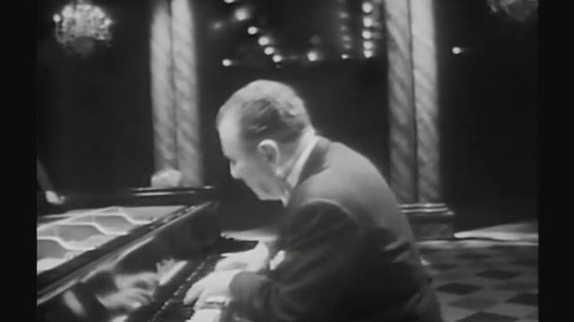 Claudio Arrau - Mozart - Piano Sonata No 8 in A minor, K 310 смотреть онлайн