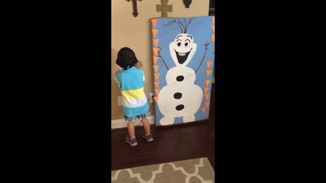 Pin the nose on Olaf смотреть онлайн