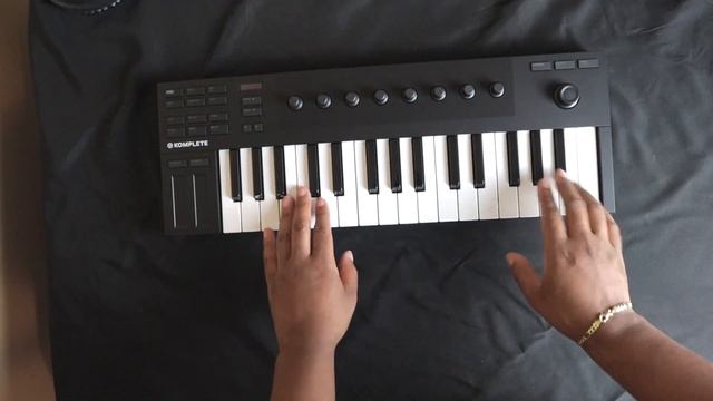 Komplete Kontrol M32 Unboxing