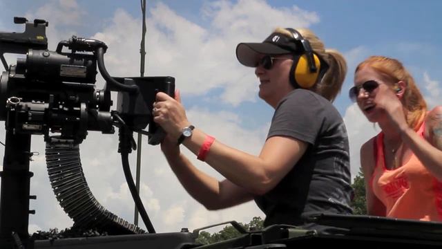 Eden Rose/ Lilreddanger runs the mini gun at OFAST 2014. смотреть онлайн