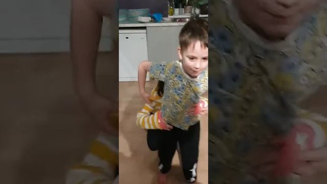 Little brother pick ups big sister смотреть онлайн