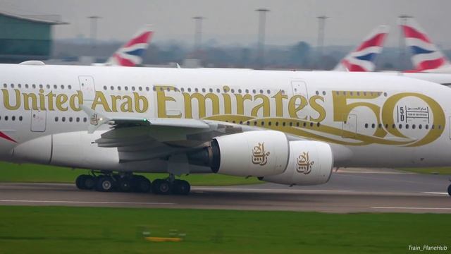 Close Up Departures at London Heathrow Airport, LHR - 04/12/22 смотреть онлайн