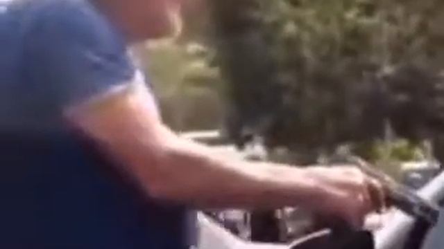 дед переиграл в гта и отбирает деньги у водителей смотреть онлайн