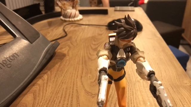 Tracer Throws The Match смотреть онлайн