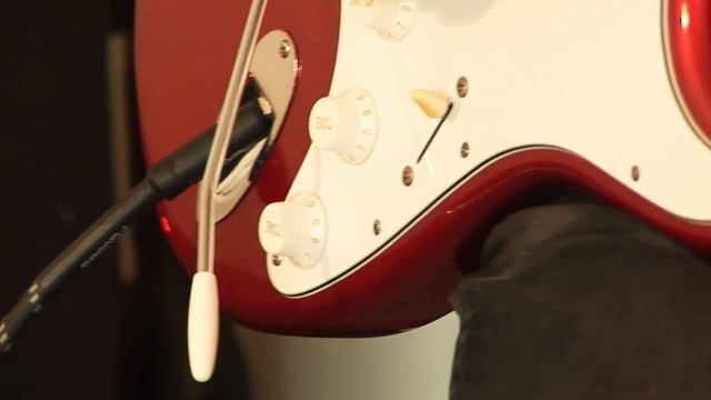 1996 Fender Stratocaster 57 Reissue, "50ths Anniversary" Made in Japan, candy apple red смотреть онлайн