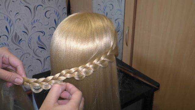 Легкая и красивая прическа на распущенные волосы.Easy and beautiful hairstyle for loose hair смотреть онлайн