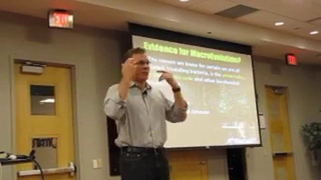 Frank Turek answers student questions about Intelligent design and the human eye смотреть онлайн