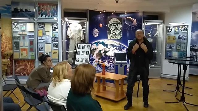 03.11.2019 Московский режиссёр Сергей Красноперец - как надо читать стихи (на примере Бродского) смотреть онлайн