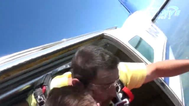 James Barron's AFF skydive! смотреть онлайн