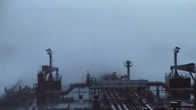 Супертанкер в плохую погоду смотреть онлайн