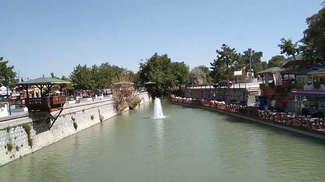 Красивое место для отдыха в Конье . Кафе , хамам , река , фонтаны. смотреть онлайн