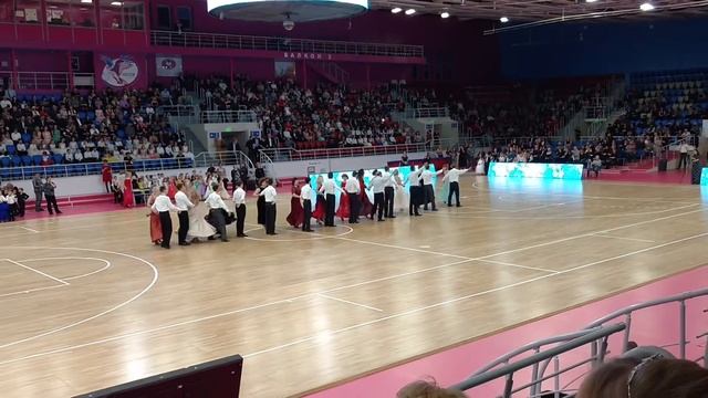 Лицейский бал 2018 год. Запорожье Классический лицей. Танец родителей с учителями. смотреть онлайн