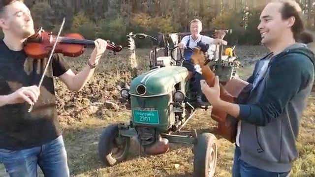 Tractor band music (old Deutz tractor + violin + guitar) :) смотреть онлайн