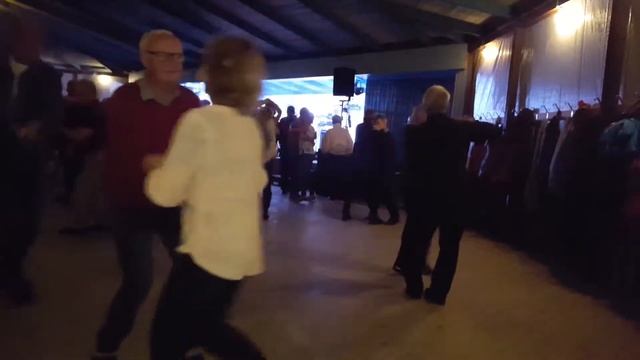 Танцы... кому за и кому до.... смотреть онлайн