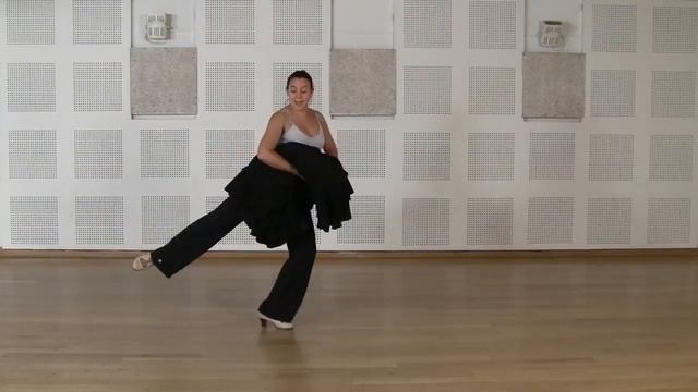 Técnica avanzada de bata de cola flamenca: Primer ejercicio смотреть онлайн