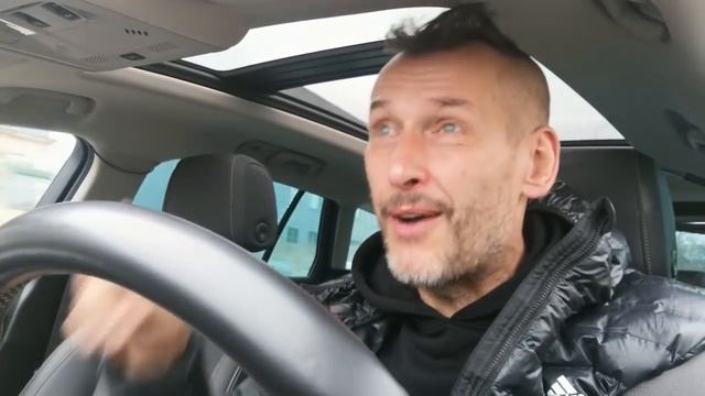 Kierowca Lat 89 ..Pomagam Ogarnąć Akumulator w Srebrnej Furze Drivera..co Sądzicie o Wieku Kierowcy смотреть онлайн