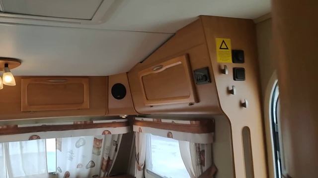 Шведский-многоместный автодом,караван,дом на колёсах для зимнего проживания KABE Royal на 6 мест