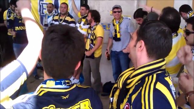 Футбольные фанаты в Лиссабоне. Фенербахче. смотреть онлайн