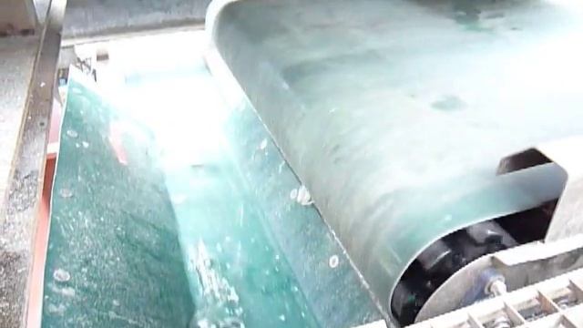 Полиуретановая лента VOLTA транспортирует битое стекло смотреть онлайн