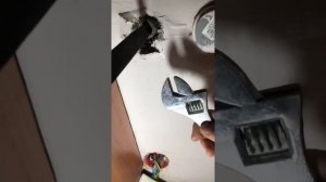 Как выкрутить сломанную резьбу из водопроводной трубы