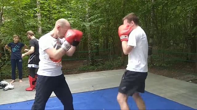 Обучение боксу, кикбоксингу, самообороне у Игоря Еськина. смотреть онлайн