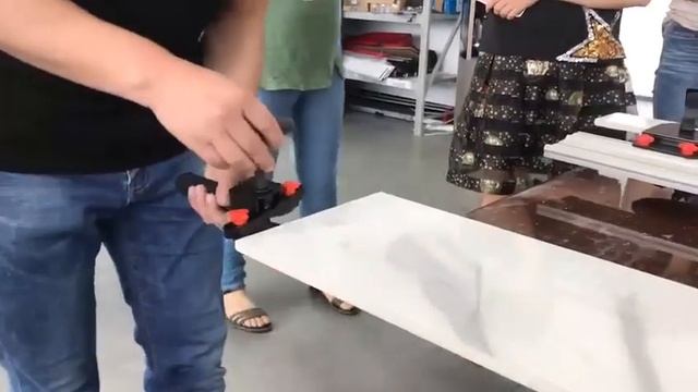 Система резки крупноформата DLT Slim System Cutter после замены заводского ролика. Керамогранит 20м смотреть онлайн