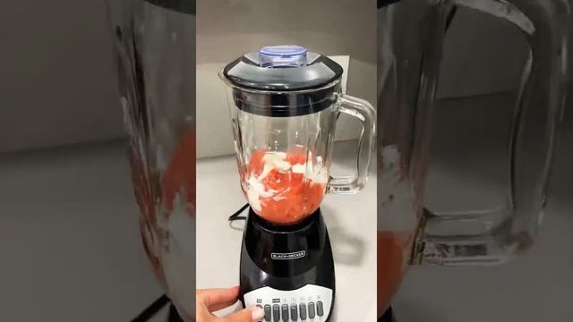 Вкуснейший клубничный коктейль смотреть онлайн