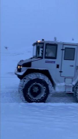 Затаскиваем вездеход Бурлак на высокую гору смотреть онлайн