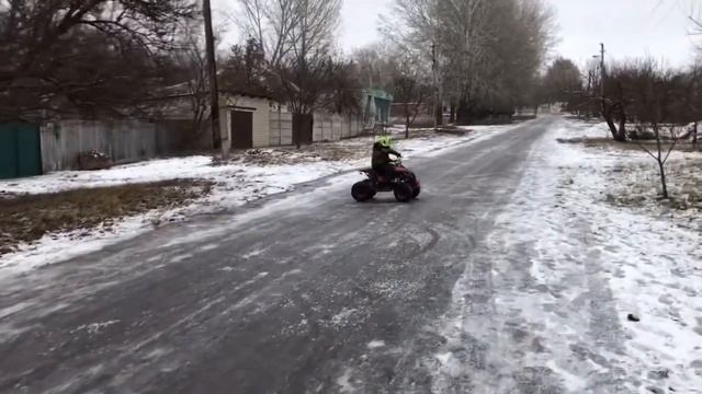 Макар - дрифтер. Зимой на квадроцикле. Зимний дрифт смотреть онлайн