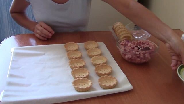 Тарталетки с ветчиной и луком. Закуска на любой случай. смотреть онлайн