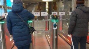 НОВОСИБИРСК/НА СТАНЦИИ МЕТРО РЕЧНОЙ ВОКЗАЛ/ВХОД С УЛ.БОЛЬШЕВИСТСКОЙ ЗАРАБОТАЛИ НОВЫЕ ТУРНИКЕТЫ/02.2