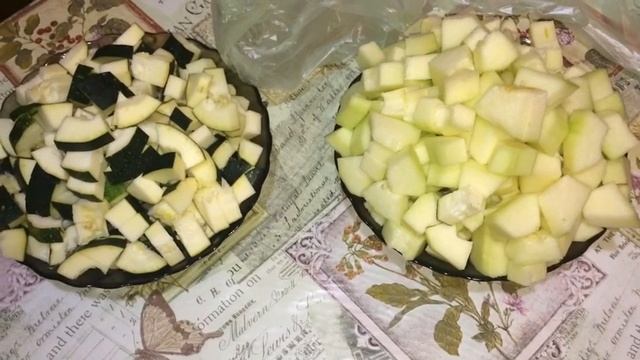Заморозка кабачков небольшими кусочками. Способ 2. Заморозка кабачков для рагу и других блюд. смотреть онлайн