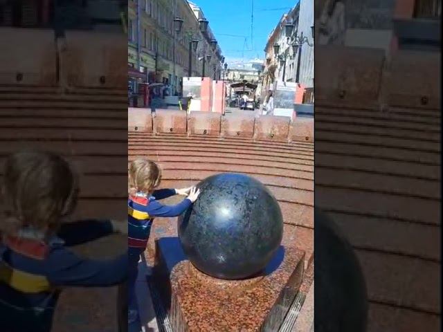 Вращающийся шар Фонтан-каскад в Санкт-Петербурге смотреть онлайн