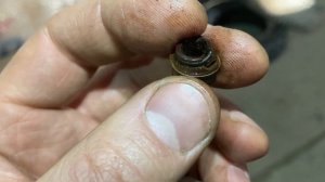 Почему Нива жрет масло?