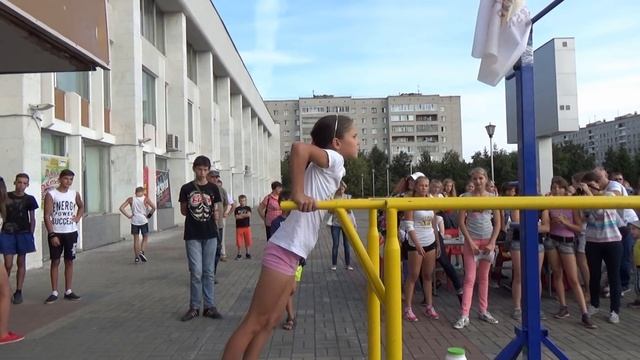 Елизавета Сеина - Отжимания на брусьях смотреть онлайн